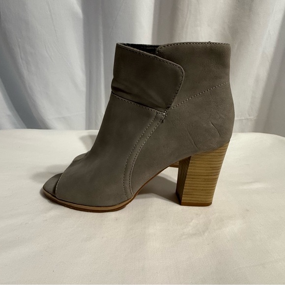 BC (Born in California) Gray Heeled Booties - Size 8.5 - Picture 5 of 10